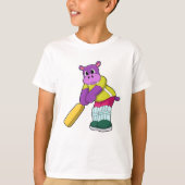 Hippo at Cricket with Cricket bat T-shirt (Voorkant)