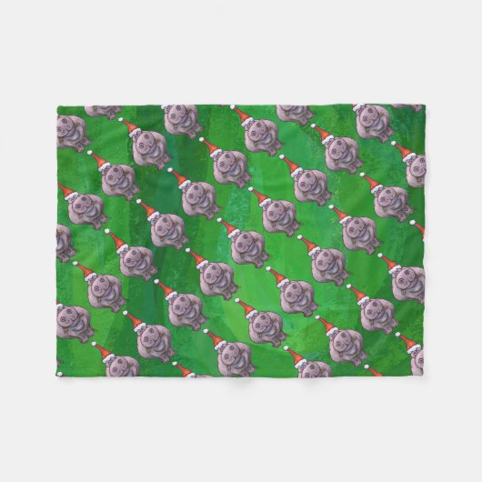Hippo in Santa Hat Pattern over Groen Fleece Deken (Voorkant (Horizontaal))