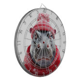 Hippopotamus Scarf and Beany Dartbord (Voorkant Links)