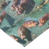 Hippos bij Play: A Pond Paradise Tafelkleed (Gekanteld)