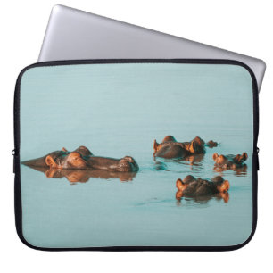 HIPPOS KOELEN UIT IN DE DAM LAPTOP SLEEVE