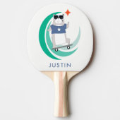 Hipster Beer Skateboarder met om het even welke na Tafeltennisbatje (Voorkant)