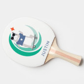 Hipster Beer Skateboarder met om het even welke na Tafeltennisbatje (Zijkant)