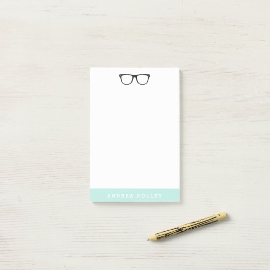 Hipster bril en zachte mint blauw post-it® notes (Op bureau)