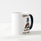 Hipster Bunny Sipping Coffee Vibe Magische Mok (Voorkant rechts)