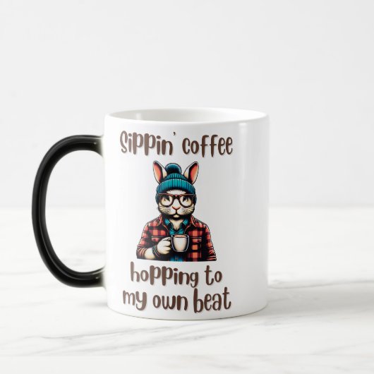 Hipster Bunny Sipping Coffee Vibe Magische Mok (Links)