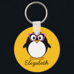 Hipster Penguin - Cute Cartoon Yellow Pink Sleutelhanger<br><div class="desc">Een eenvoudige,  maar bescheiden tekening van een pinguïn. Als u veranderingen in het kunstwerk moet aanbrengen,  klik op de pas het knoop aan om dingen rond te bewegen.</div>