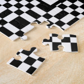 Hipster Pug op Uitdagend Zwart-Wit Schaakbord Legpuzzel (Zijkant)