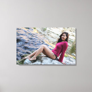 Hispanic Woman Creek Canvas Afdruk