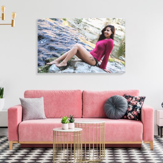 Hispanic Woman Creek Canvas Afdruk (Insitu (Woonkamer))