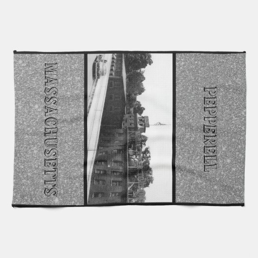 Historic Paper Mill in Pepperell Massachusetts Theedoek (Horizontaal)