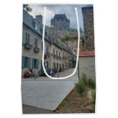 Historisch district in Quebec City Medium Cadeauzakje (Achterkant)