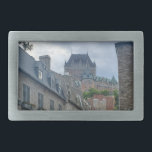 Historisch district in Quebec Gesp<br><div class="desc">Een straatbeeld in de historische stad Quebec,  met de beroemde Chateau Frontenac op de achtergrond. 100% aanpassing. Klik op de knop AANPASSEN om een van de lettertypen of afbeeldingen toe te voegen,  te verplaatsen,  te verwijderen,  te wijzigen of te wijzigen.</div>