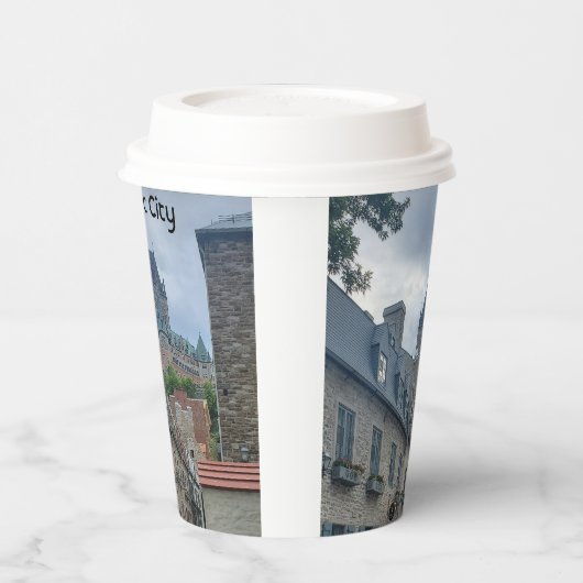 Historisch district in Quebec Papieren Bekers (Links)