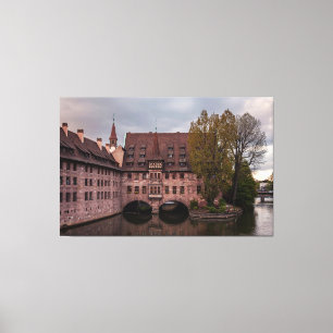 Historisch gebouw bij zonsondergang in Neurenberg, Canvas Afdruk