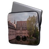 Historisch gebouw bij zonsondergang in Neurenberg, Laptop Sleeve (Voorkant Links)