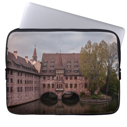 Historisch gebouw bij zonsondergang in Neurenberg, Laptop Sleeve (Voorkant)