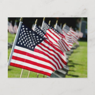 Historisch militair kerkhof met Amerikaanse vlagge Briefkaart