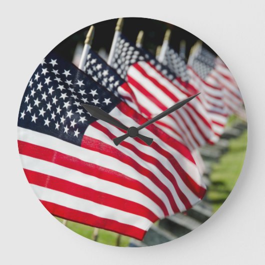 Historisch militair kerkhof met Amerikaanse vlagge Grote Klok (Voorkant)