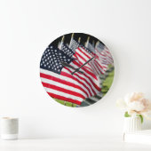 Historisch militair kerkhof met Amerikaanse vlagge Grote Klok (Huis)