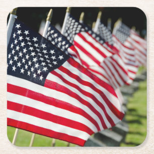 Historisch militair kerkhof met Amerikaanse vlagge Kartonnen Onderzetters