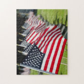 Historisch militair kerkhof met Amerikaanse vlagge Legpuzzel (Verticaal)
