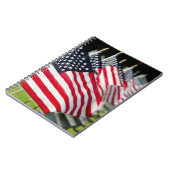 Historisch militair kerkhof met Amerikaanse vlagge Notitieboek (Linkerzijde)