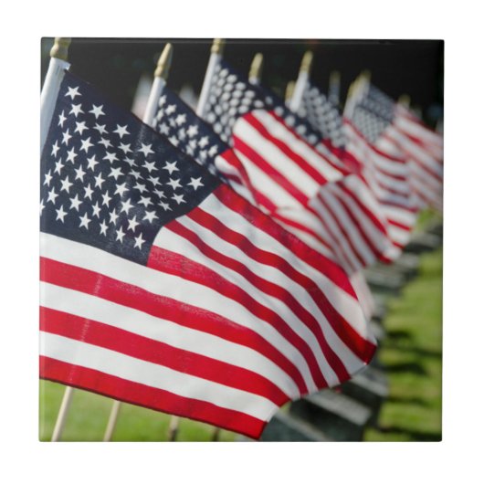 Historisch militair kerkhof met Amerikaanse vlagge Tegeltje (Voorkant)