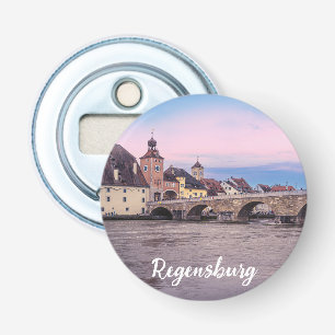 Historische oude stad in Regensburg, Duitsland Button Flesopener