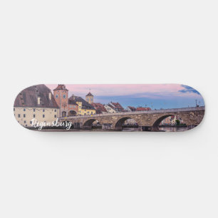 Historische oude stad in Regensburg, Duitsland Persoonlijk Skateboard