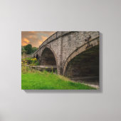Historische St. Asaph-brug over de rivier Elwy Canvas Afdruk (Voorkant)