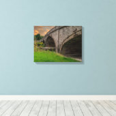 Historische St. Asaph-brug over de rivier Elwy Canvas Afdruk (Insitu (Houten vloer))