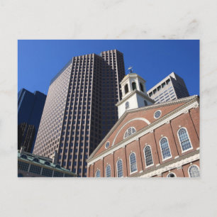 Historische Zaal Faneuil tegen modern Boston Briefkaart