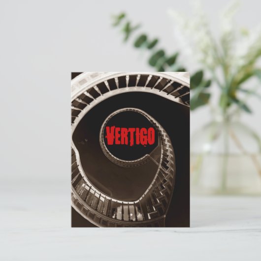 Hitchcock-esque Vertigo Dark Circular Stairwell Briefkaart (Staand voorkant)