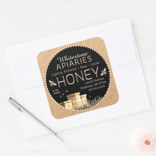 Hiven van achtergebleven bijen en kleine bijen op  vierkante sticker (Envelop)