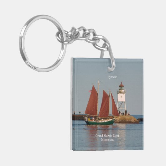 Hjordis en Grand Marais Light-sleutelketen Sleutelhanger (Voorkant Links)
