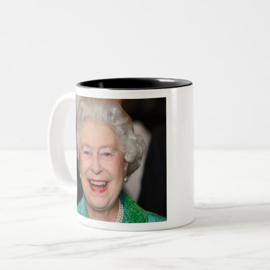 HM Queen Elizabeth II Tweekleurige Koffiemok (Voorkant links)