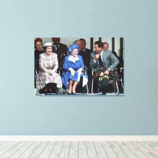 HM Queen Elizabeth, The Queen Moeder 1988 Canvas Afdruk (Insitu (Houten vloer))