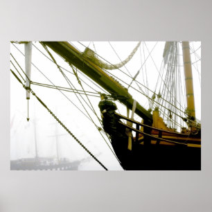 HMS Bounty Tall Ship die uit het Mist Poster komt