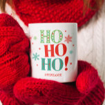 Ho Ho Ho met kerstmonogram Groen Rood Tweekleurige Koffiemok<br><div class="desc">Deze Ho Ho Ho Kerstmis-mok om de vakantie-geest in te brengen. Pas de mok aan met jouw naam voor een geschenk of jezelf.</div>