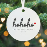 Ho Ho Ho | Modern minimalist voor het kersthart Metalen Ornament<br><div class="desc">Moderne,  minimalistische kerstvakantie-ornament met "ho ho ho" in script,  stijl typografie gevolgd door een rood hart. Het bericht "Alles smeden" kan gemakkelijk samen met het jaar worden gepersonaliseerd of je familienamen toevoegen voor een persoonlijke aanraking. Het omgekeerde is in een complementaire rode kleur voor een superfeestelijke kerst.</div>