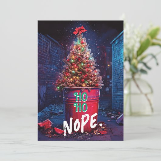 Ho Nope Rude Xmas Tree Trash Can Sarcastisch Feestdagenkaart (Staand voorkant)
