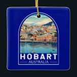 Hobart Australia Travel Art Vintage Keramisch Ornament<br><div class="desc">Hobart retro vector reisontwerp. Hobart,  de hoofdstad van Tasmanië,  ligt aan de rivier de Derwent. In de modieuze Salamanca Place,  oude zandstenen pakhuizen zijn galerijen en cafés.</div>