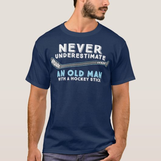 Hockey Grandpa onderschat nooit een oud Man A T-shirt (Voorkant)