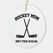Hockey Mam gooit me niet met een spuitje. Keramisch Ornament (Links)