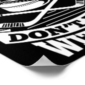 Hockey mama steekt niet met me mee. poster (Hoek)