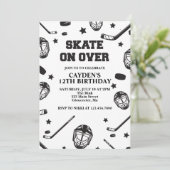 Hockey Schaats op Over zwart en wit Verjaardag Kaart (Staand voorkant)