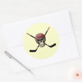 Hockey schedel & gekruiste stokken ronde sticker (Envelop)