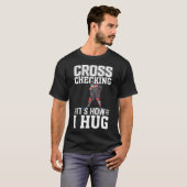 Hockey speler cross checken Het is hoe ik knuffel T-shirt (Voorkant volledig)