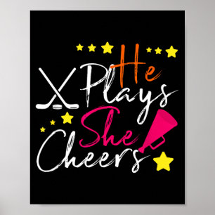 Hockeyliefhebber Hij Speelt Zij Speelt Cheerleader Poster